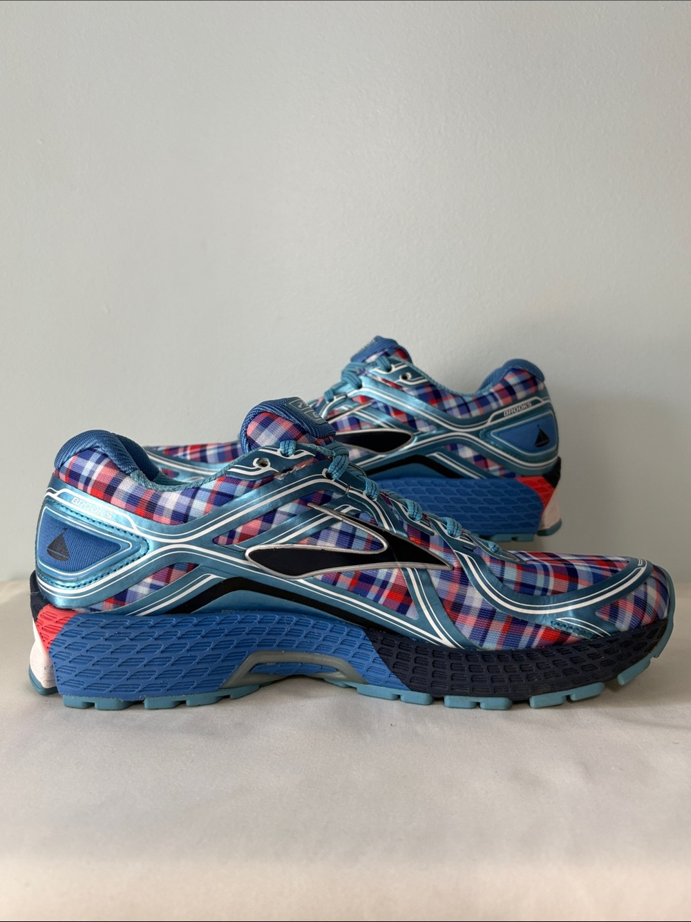 Brooks “Nantucket” Adrenaline 16 Boston Marathon Plaid Running Shoes - Picture 4 of 16